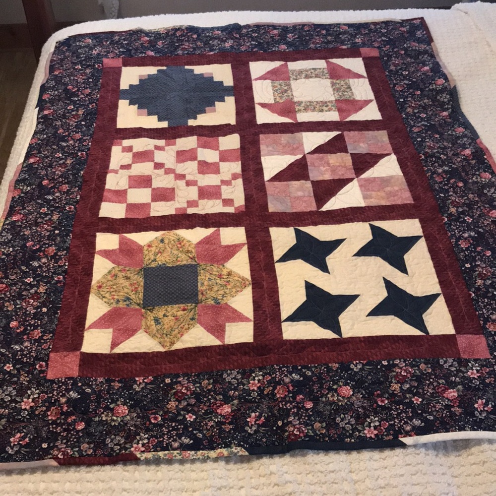 - Beautiful HANDMADE LAP QUILT - Picture 2 of 11